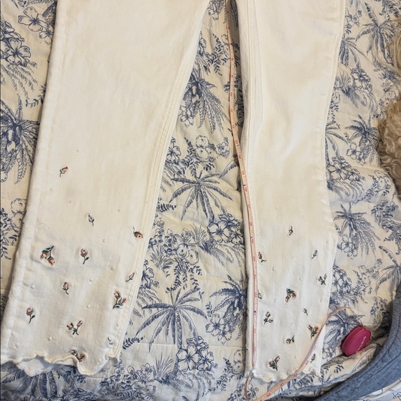 DIVORCE SALE—Polo by Ralph Lauren White ankle Jeans with Embroidery - Picture 11 of 11